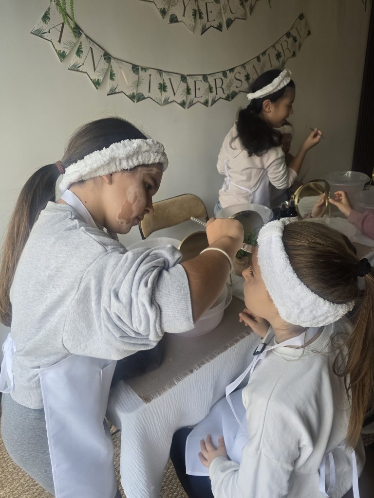 Anniversaire enfant avec soin du visage en groupe à Mauguio